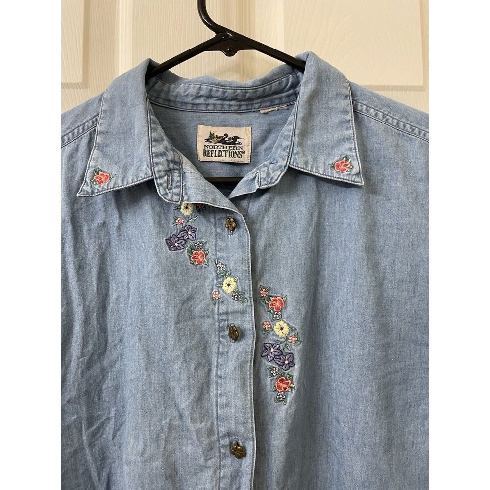 Cottagecore Floral Embroidered Denim Button Shirt Medium Vintage 90’s Mom Granny - Picture 3 of 7